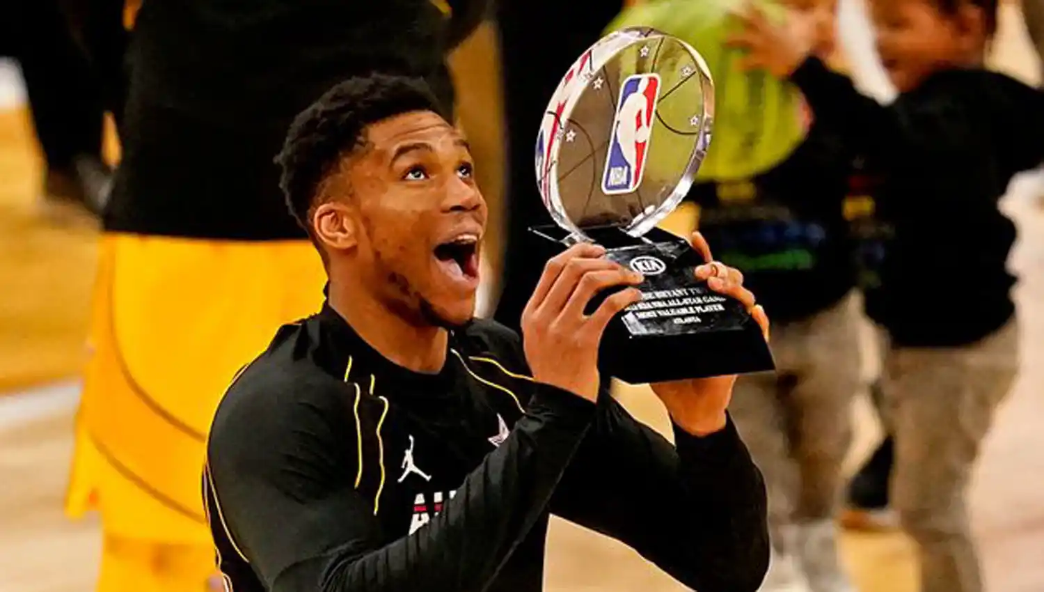 EL MEJOR. El griego Giannis Antetokounmpo fue elegido por primera vez como Jugador Más Valioso (MVP) del All-Star.