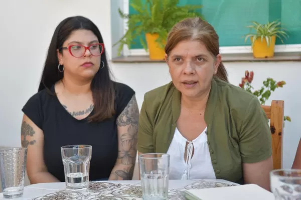 En el #8M, la mamá de Paola Tacacho pide la Justicia que su hija no tuvo