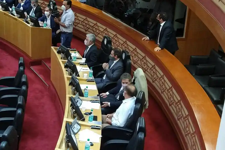 CON EL JALDISMO. Rojas se sentó cerca de los legisladores afines a Jaldo. foto: Martín Soto / LA GACETA