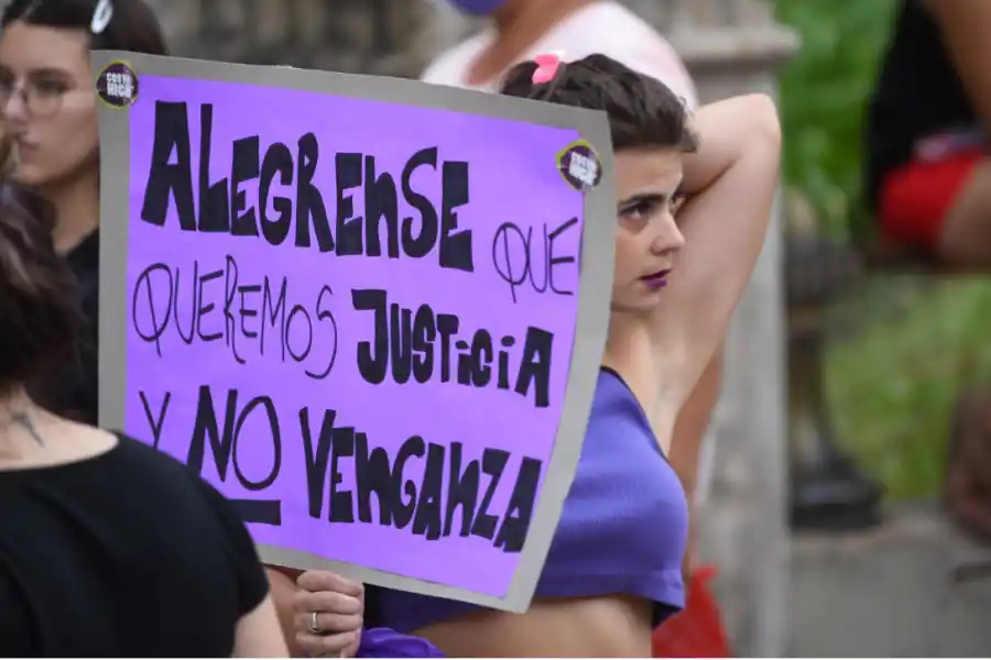 MASIVA. La movilización en Tucumán en el marco del 8M, en conmemoración del Día Internacional de la Mujer fue multitudinaria.