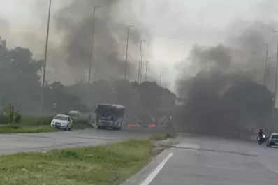 Con quema de cubiertas, cortan el tránsito en el acceso Norte