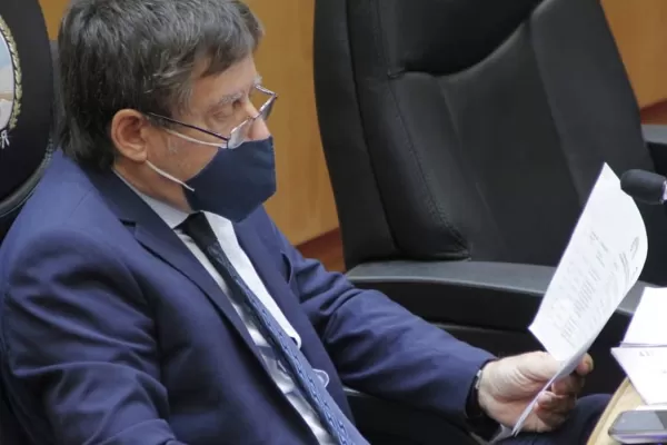 Radicales acusan a Bussi de ser funcional al peronismo