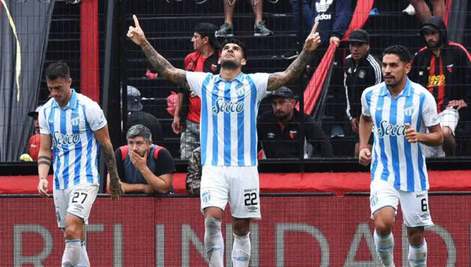 RECUERDO. Toledo, hoy en el banco, convirtió el último gol de Atlético en la Copa Argentina, ante Colón.