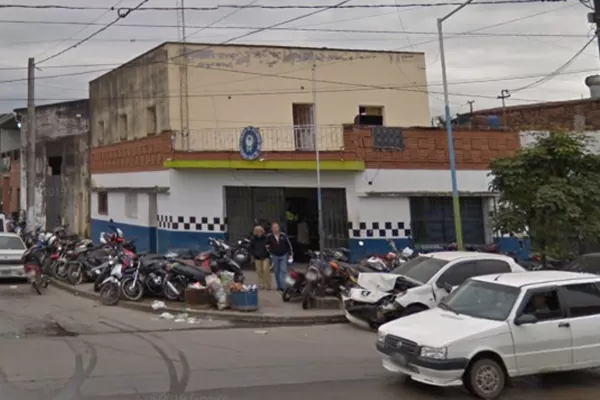 Detienen a un policía por golpear a un reo e intentar agredir a su superior
