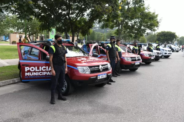 Manzur hizo entrega a Noguera de 10 móviles para la Policía Municipal de Tafí Viejo