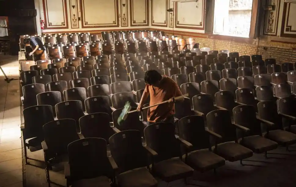 TEATRO DE LA PAZ. La sala ubicada en la parte posterior del edificio puede albergar más de 200 espectadores, cuando no hay restricciones. 