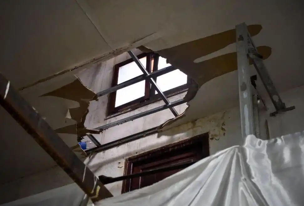 EN OBRAS. Hay partes del edificio donde todavía se deben hacer reparaciones y arreglos.