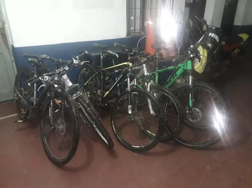 PRUEBAS. Las bicicletas que recuperó la Policía en el robo a La Arbolada. 