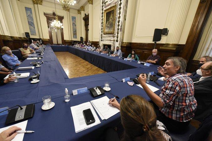 MITIN. El diputado Carlos Cisneros participó de una reunión en la Cámara Baja, en la cual se debatió el contenido del proyecto que busca modificar el impuesto a las Ganancias.