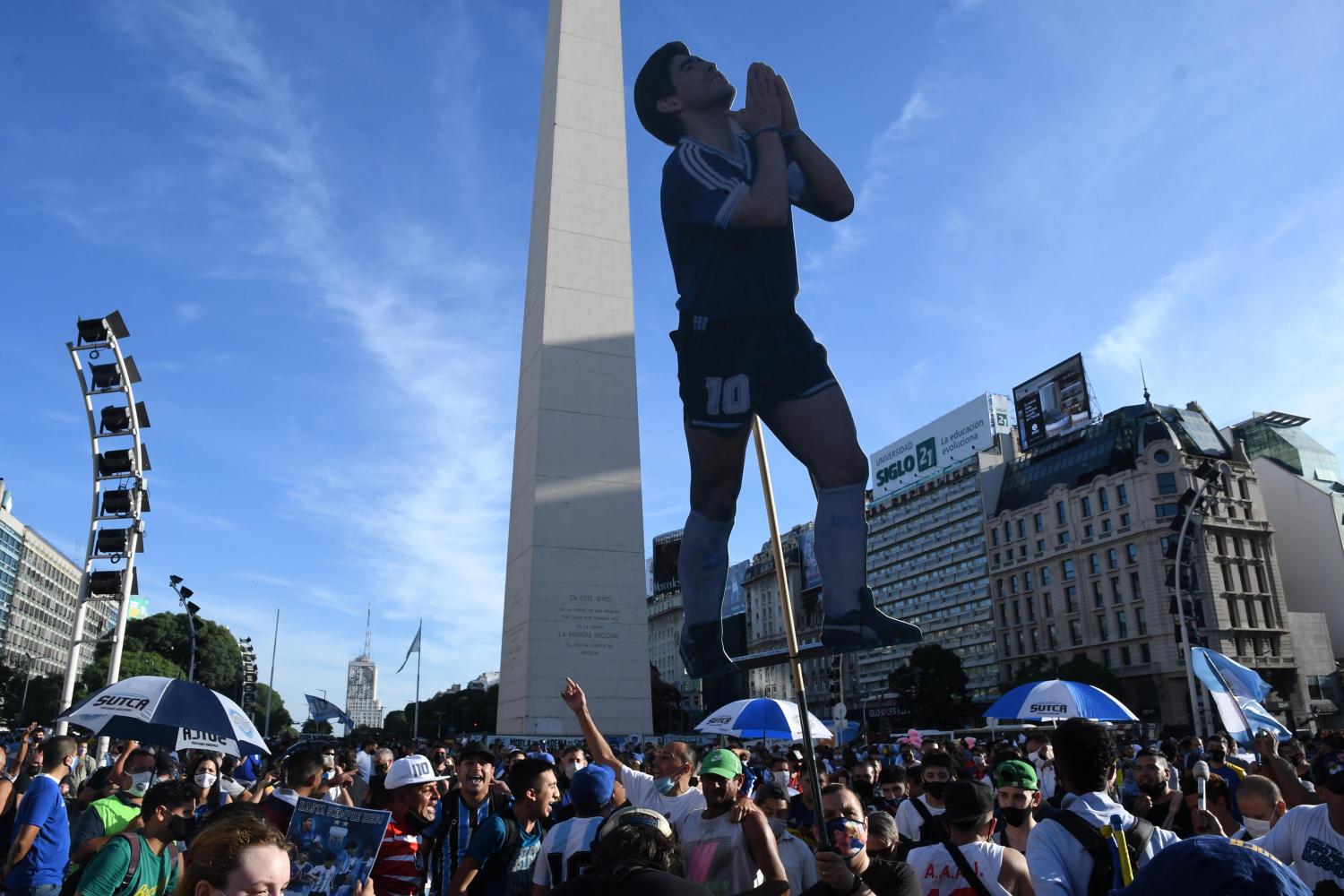 RECLAMO. Una masiva concentración en el obelisco exigió justicia por Maradona.