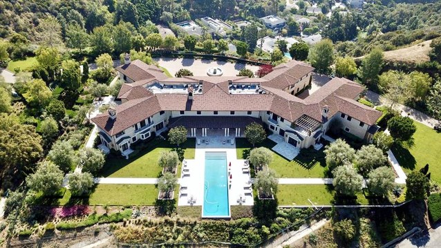 Luego de su salida de Inglaterra, los duques de Sussex se instalaron primero en una mansión en Canadá, pero finalmente decidieron asentarse en Montecito, California. Allí, dijeron, encuentran la paz que no sentían rodeados de las obligaciones vinculadas a la realeza. 
