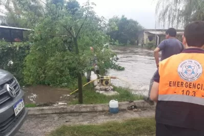 La tormenta causó voladuras de techos y caídas de árboles en el interior tucumano