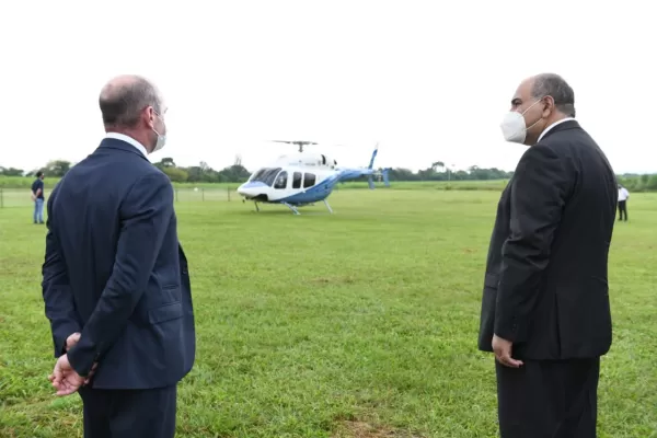 En helicóptero, 24 directivos y docentes partieron hacia alta montaña para la vuelta a clases