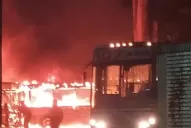 Al menos 15 colectivos de la Línea 7 se quemaron en un incendio