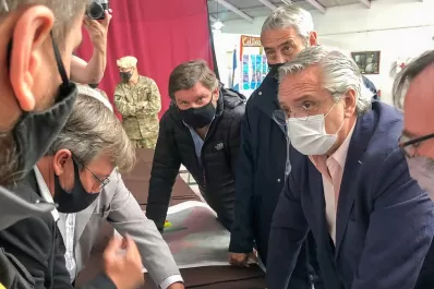 Alberto Fernández partió a Chubut para recorrer las zonas afectadas por los incendios