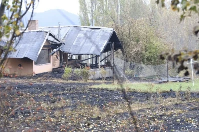Por los incendios en la comarca andina, cerca de 500 viviendas sufrieron daños