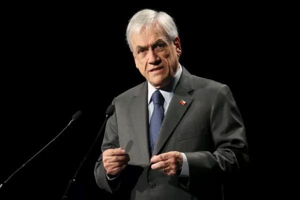 Piñera dicta medidas para paliar la crisis