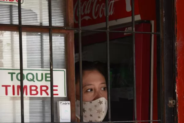 Antes de marcharse con el botín, el ladrón les dijo: Dios las bendiga