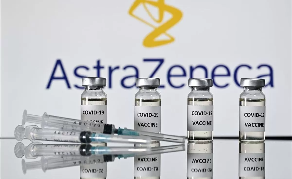 Según AstraZeneca, no hay pruebas de que su vacuna contra la covid-19 aumente el riesgo de coágulos en sangre