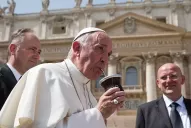 Papa Francisco: “A las neurosis hay que cebarles mate”