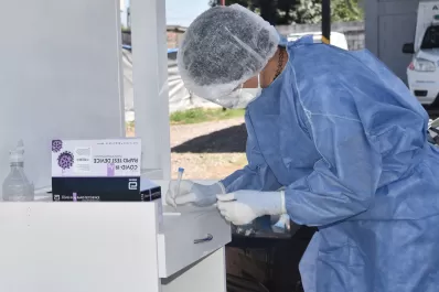 ¿Puede una persona contagiarse de dos cepas de covid-19 distintas?