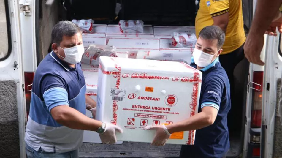 CAMPAÑA. Las vacunas de origen ruso arribaron ayer a Tucumán. COMUNICACIÓN PÚBLICA 