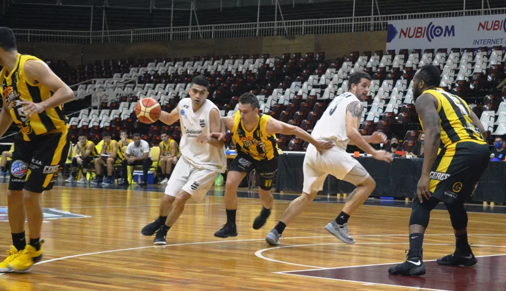 Estudiantes cayó ante Villa San Martín y no pudo conseguir su séptima victoria consecutiva