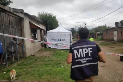 Volvían de una fiesta y encontraron el cuerpo de un hombre en la calle