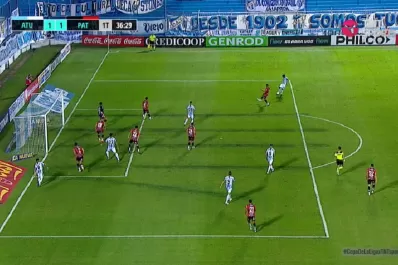El claro off side en el gol del Bebe Acosta