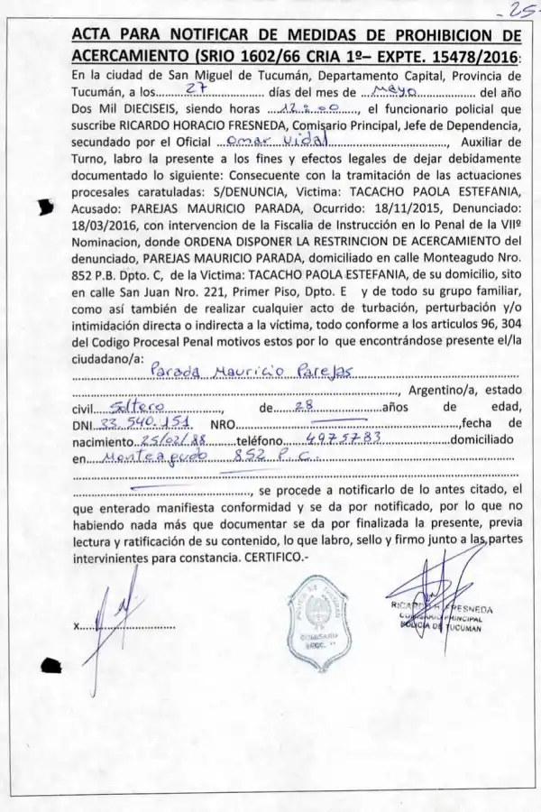 NOTIFICACIÓN DE LAS RESTRICCIÓN DE ACERCAMIENTO. Captura del acta policial suscrita por el femicida Mauricio Parejas el 27 de mayo de 2016.  