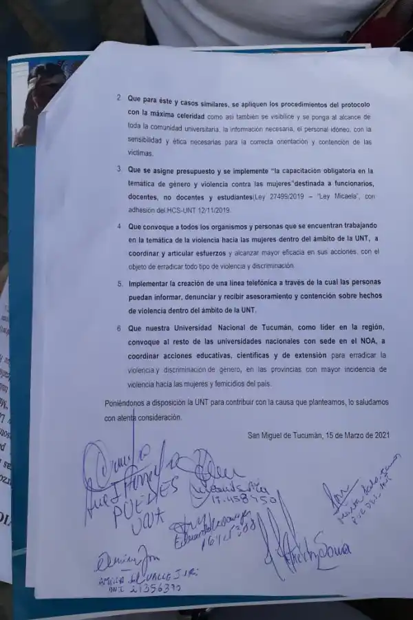 Protesta frente al Rectorado: basta de violencia y de acoso en la UNT