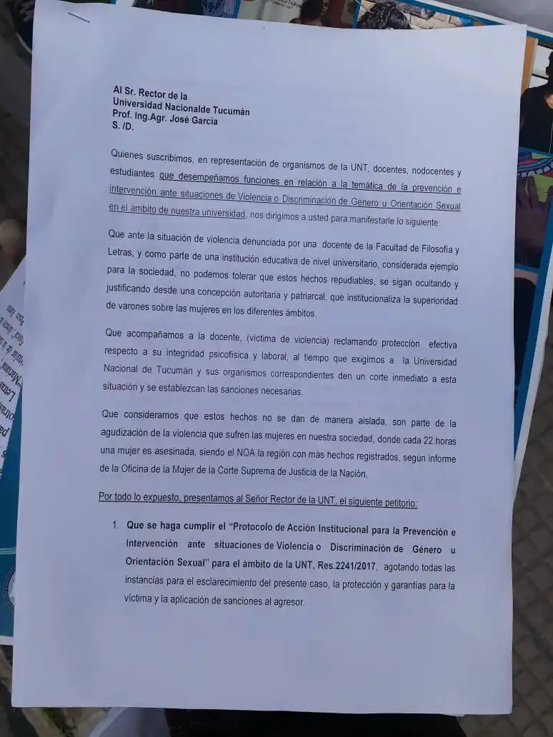 Protesta frente al Rectorado: basta de violencia y de acoso en la UNT