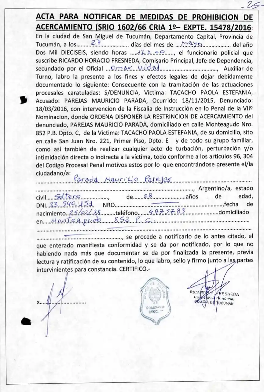 NOTIFICACIÓN DE LAS RESTRICCIÓN DE ACERCAMIENTO. Captura del acta policial suscrita por el femicida Mauricio Parejas el 27 de mayo de 2016.  