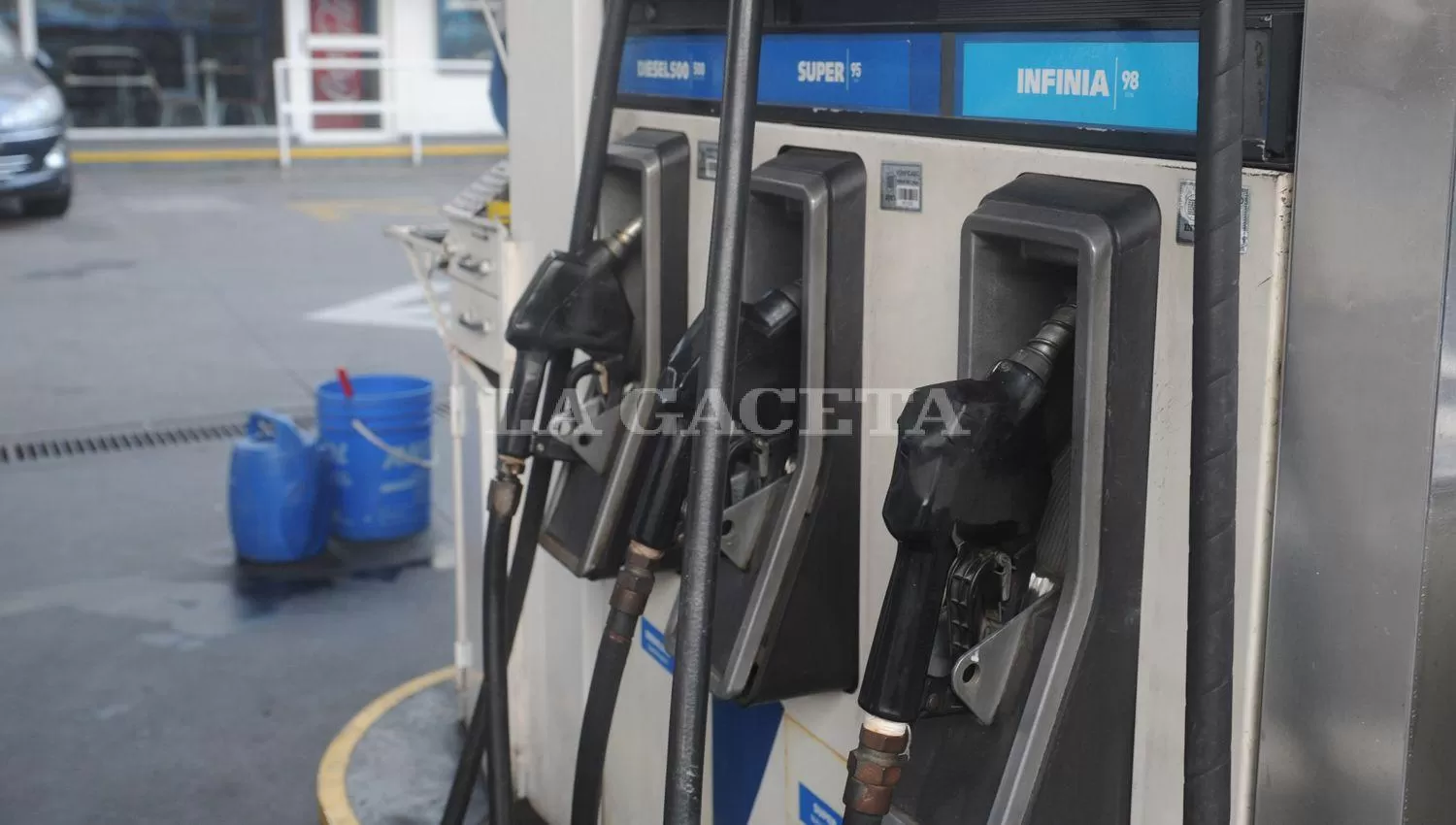 APLAZADO. El impuesto sobre los combustibles se hará efectivo el 21 de junio.