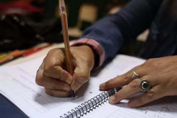 Quienes buscan finalizar sus estudios primarios y secundarios ya pueden inscribirse en un programa