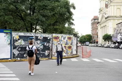 Un año de pandemia: no poder juntarse con conocidos, lo que más le afectó a los lectores