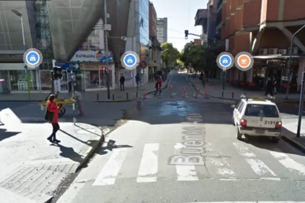 Dos hombres atacaron a golpes a una mujer porque no les terminó de pagar un celular