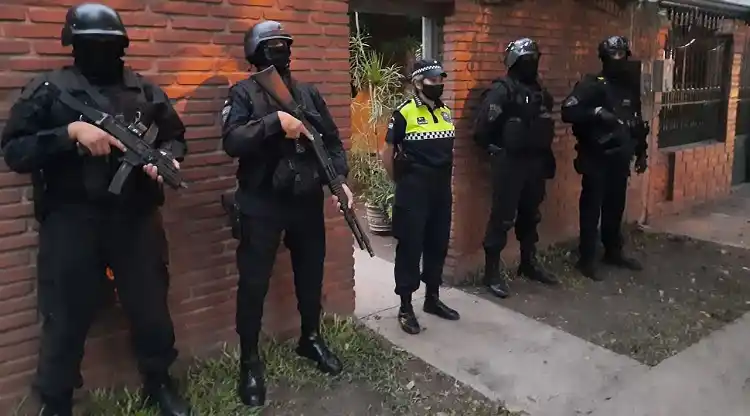 Recuperan el auto robado en un violento atraco