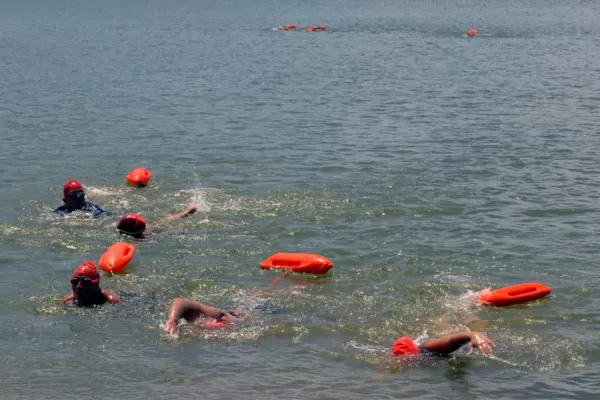 Lejos, pero con optimismo en el desafió de aguas abiertas en El Cadillal