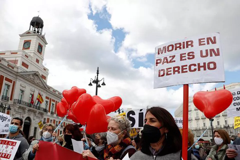 Movilizaciones a favor de la ley en España.  AFP