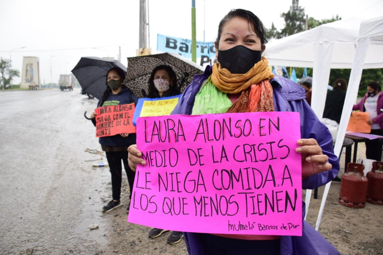 Protesta. Las manifestantes criticaron a la funcionaria Laura Alonso. FOTO BARRIOS DE PIE. 
