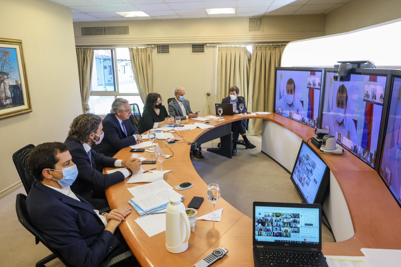DESDE OLIVOS. El presidente Alberto Fernández y su equipo, en diálogo con gobernadores. Foto: Presidencia de la Nación