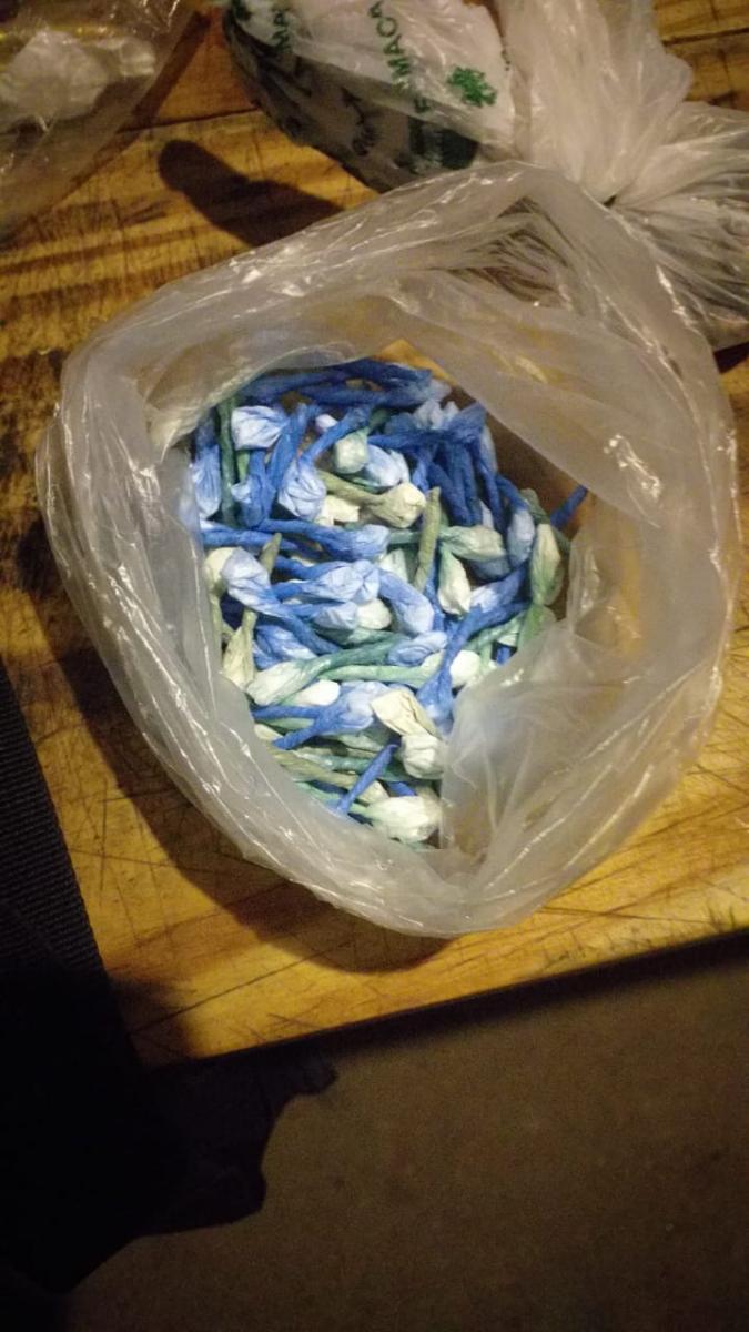 Investigan a una banda delictiva que tenía armas, motos, drogas y uniformes policiales