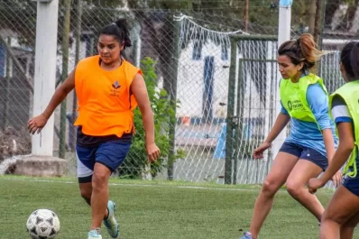 Las chicas ponen primera en el fútbol tucumano