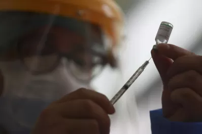 Más de 420.000 docentes, no docentes y auxiliares de escuela fueron vacunados en el país