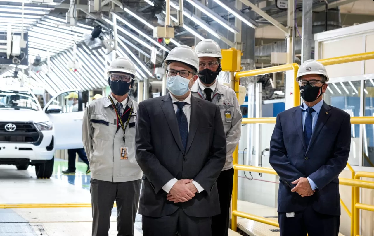 El ministro Kulfas y el presidente de Toyota Argentina visitaron la planta en Zárate. 
