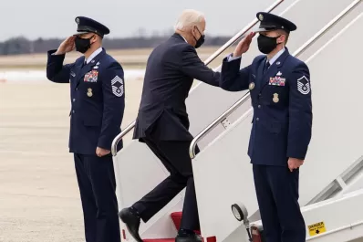 Días de tropezones para los poderosos