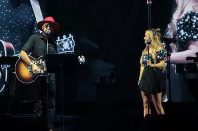 Video: Abel Pintos irrumpió en el show de La Princesita en Tucumán y emocionaron a los fans