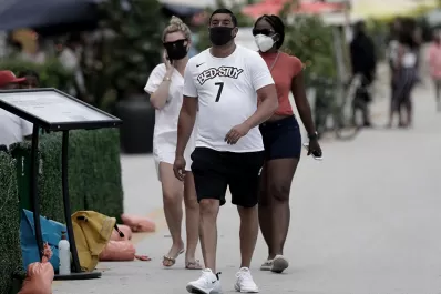Toque de queda en Miami Beach, por la llegada de miles de turistas en medio de la pandemia
