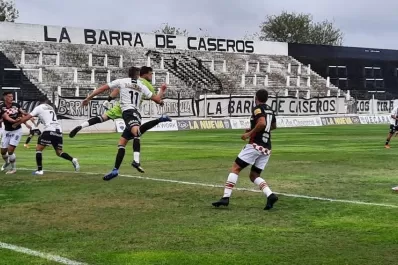 Con el último suspiro, San Martín logró el empate ante Estudiantes de Caseros